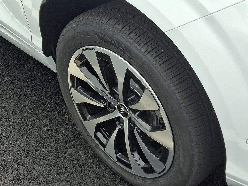 Thumbnail: 2026 Audi Q3 - 5