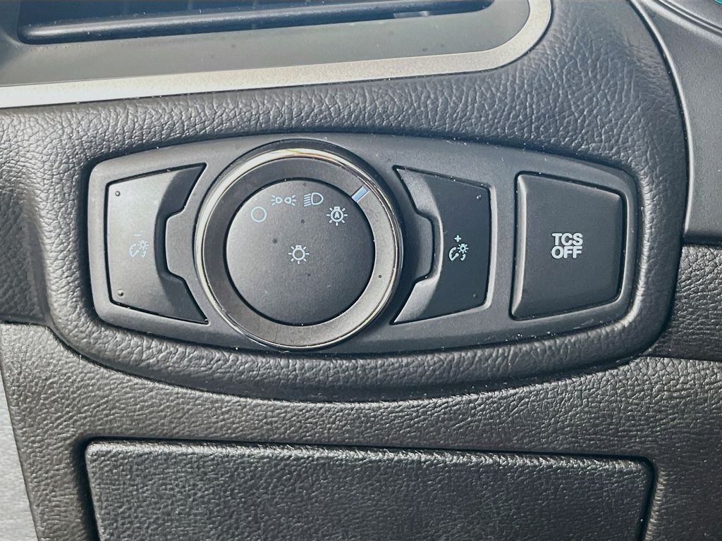 Used 2020 Blue Ford SE image 10