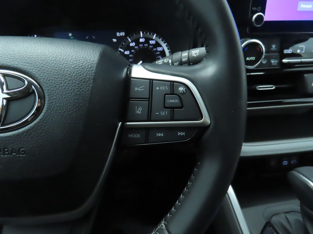 2023 Toyota Highlander LE 13
