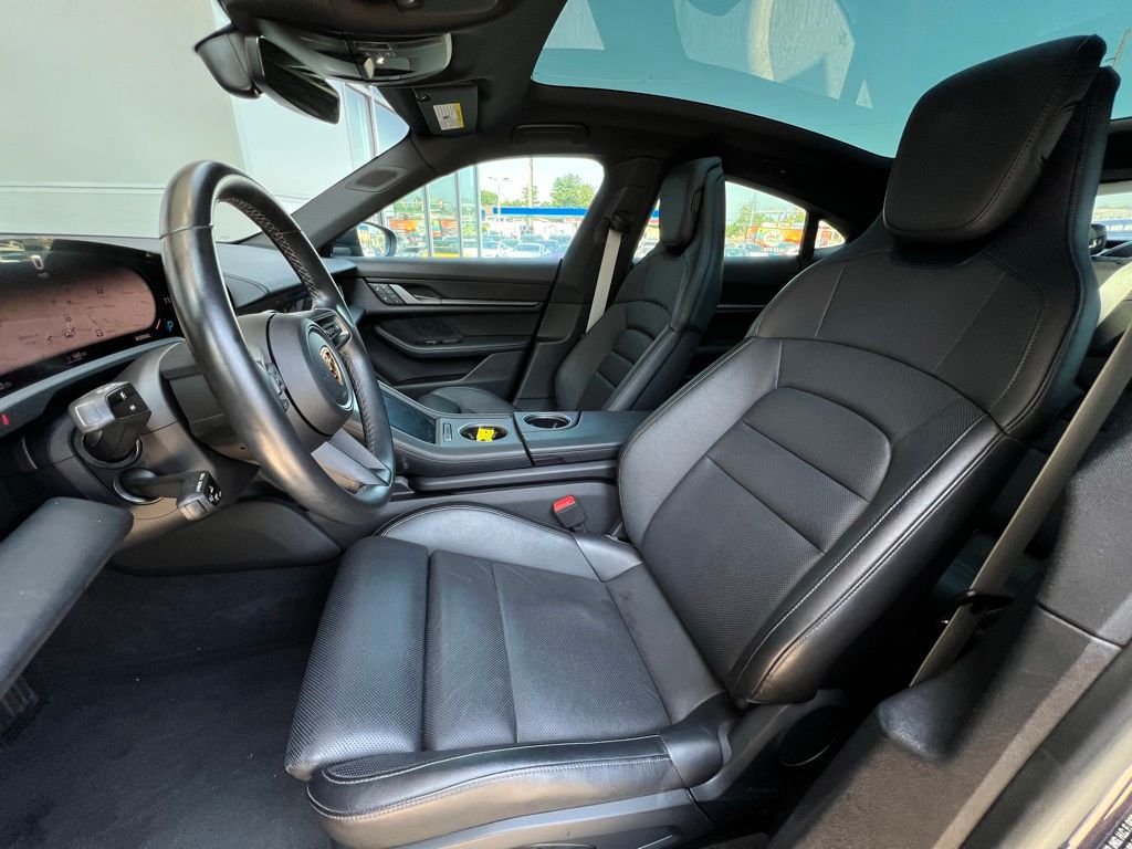 2022 Porsche Taycan 4S photo