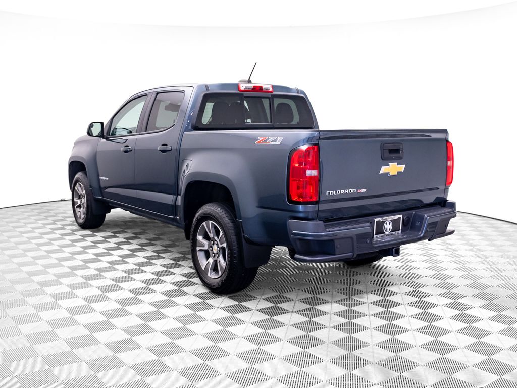 View vehicle photo 4