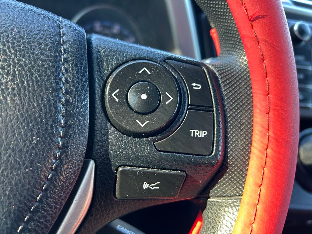 Thumbnail: 2018 Toyota RAV4 - 18