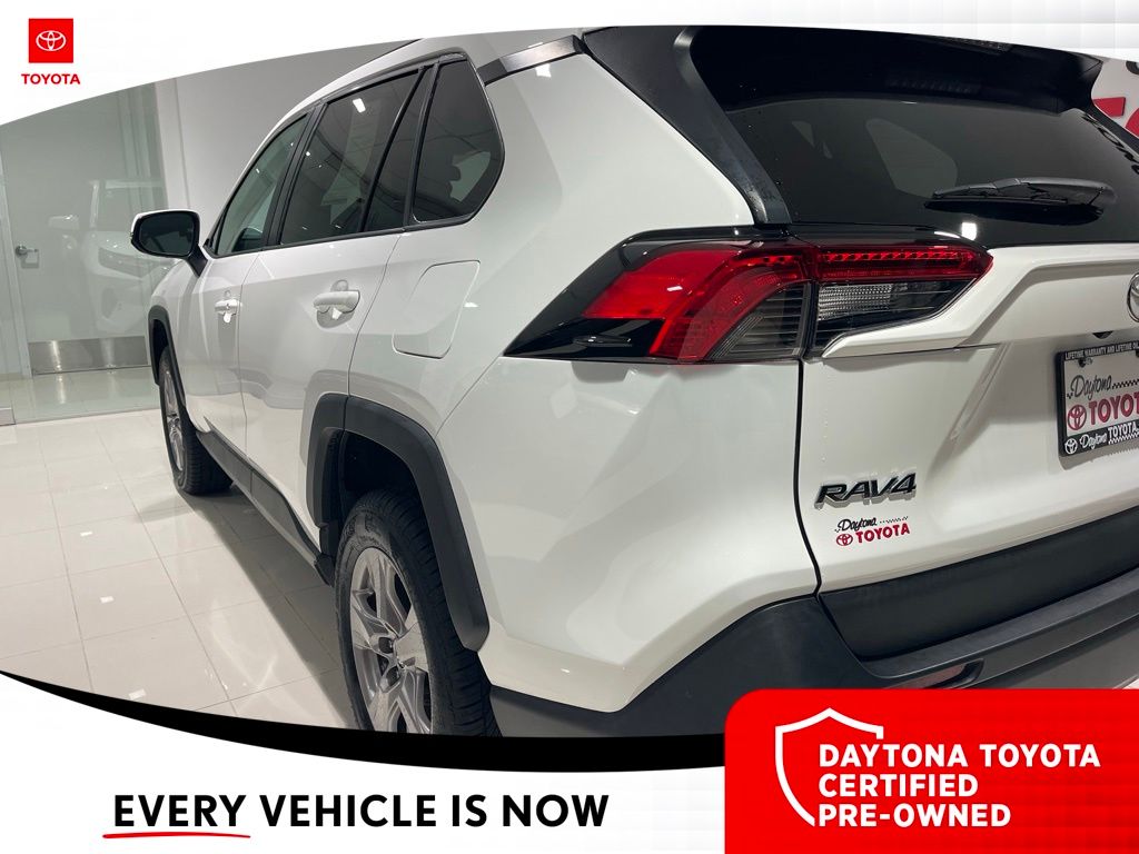 2022 Toyota RAV4 XLE - Photo 12