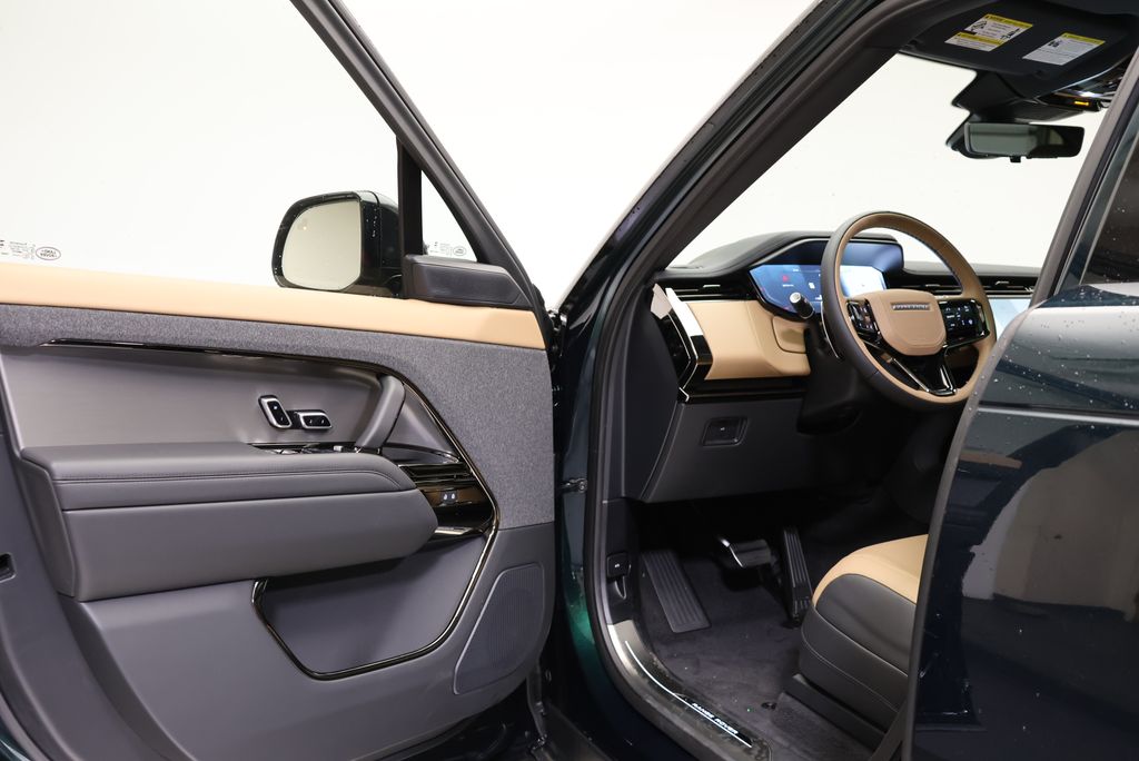 Thumbnail: 2026 Land Rover Range Rover Sport - 27