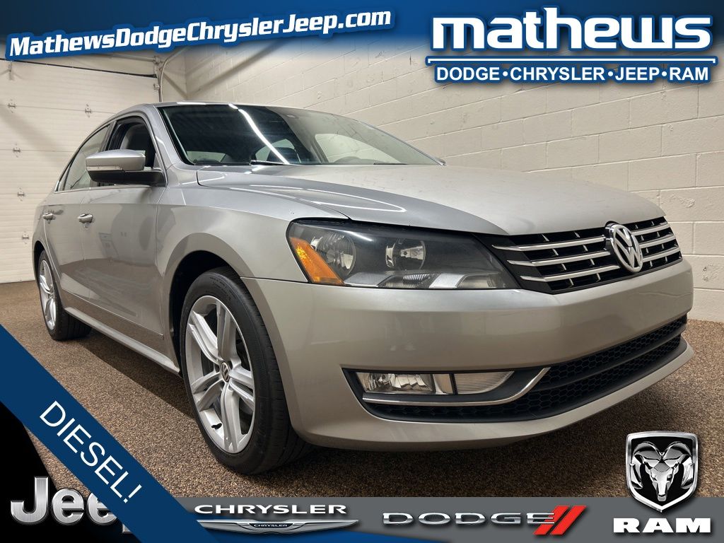 Reflex Silver Metallic 2014 Volkswagen Passat TDI SEL Premium Sedan Front-Wheel Drive 6-Speed Dual Clutch