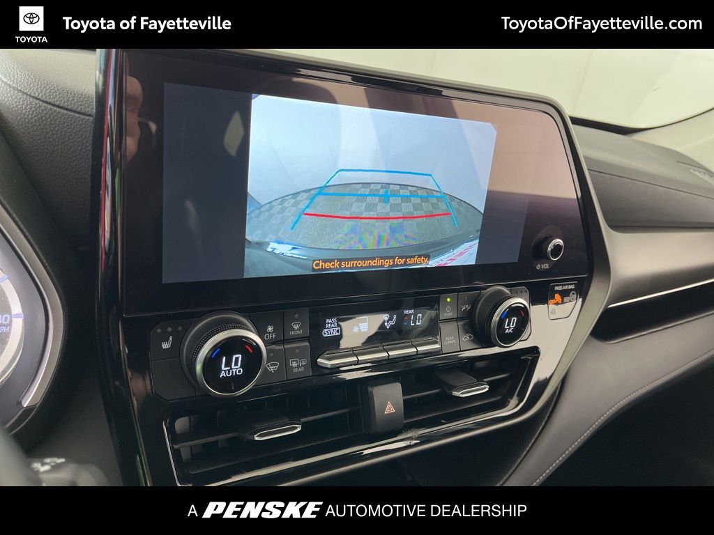 Thumbnail: 2023 Toyota Highlander - 32