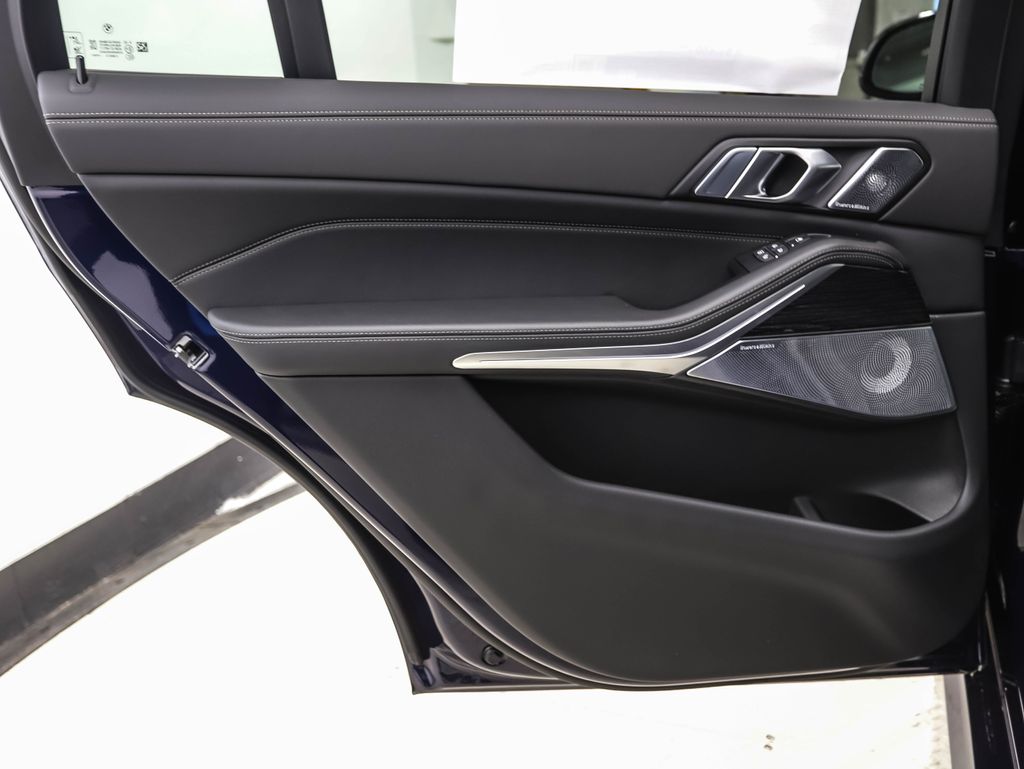 Thumbnail: 2026 BMW X7 - 20