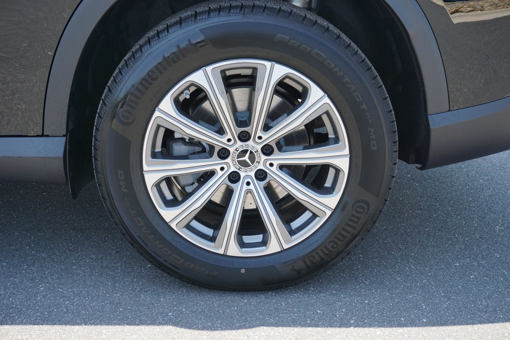 2025 Mercedes-Benz GLC 300 10