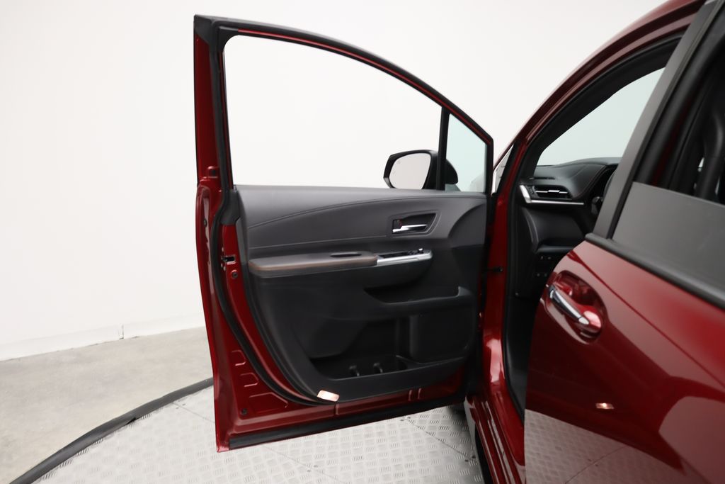 2022 Toyota Sienna XSE 16