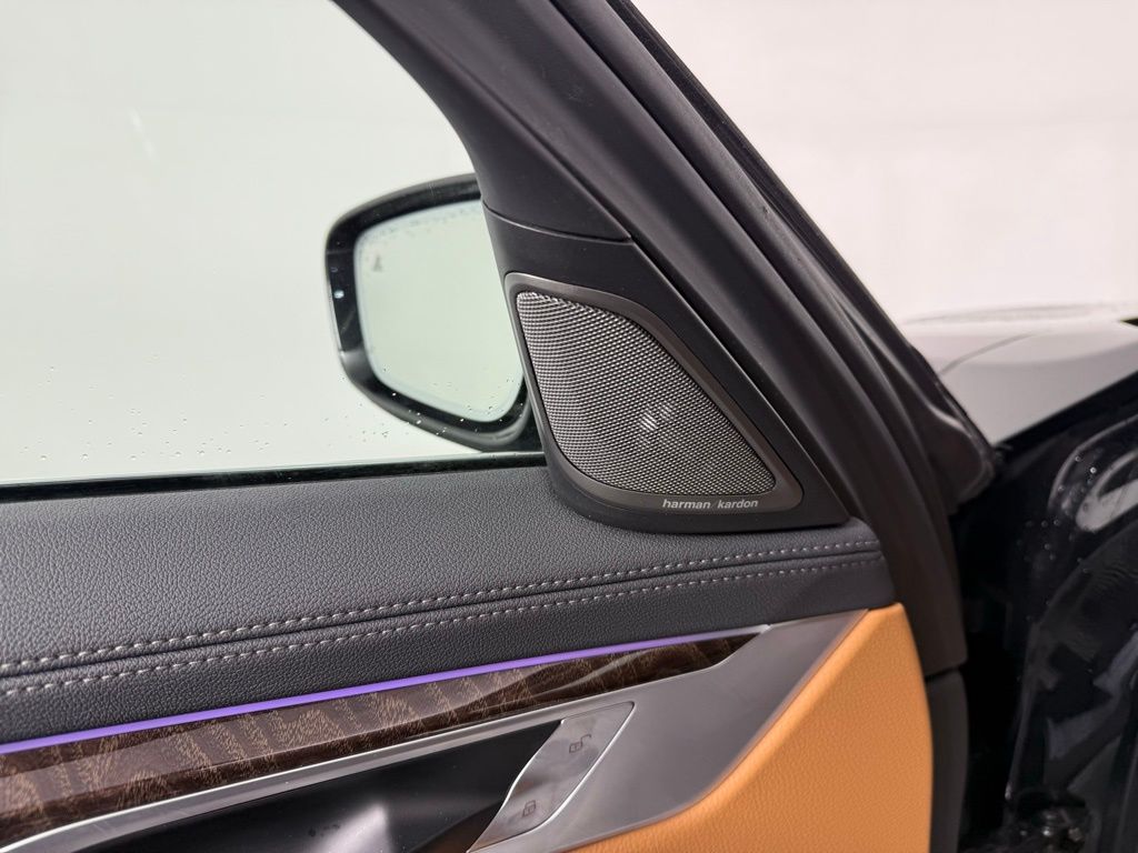 Thumbnail: 2022 BMW 7 Series - 25