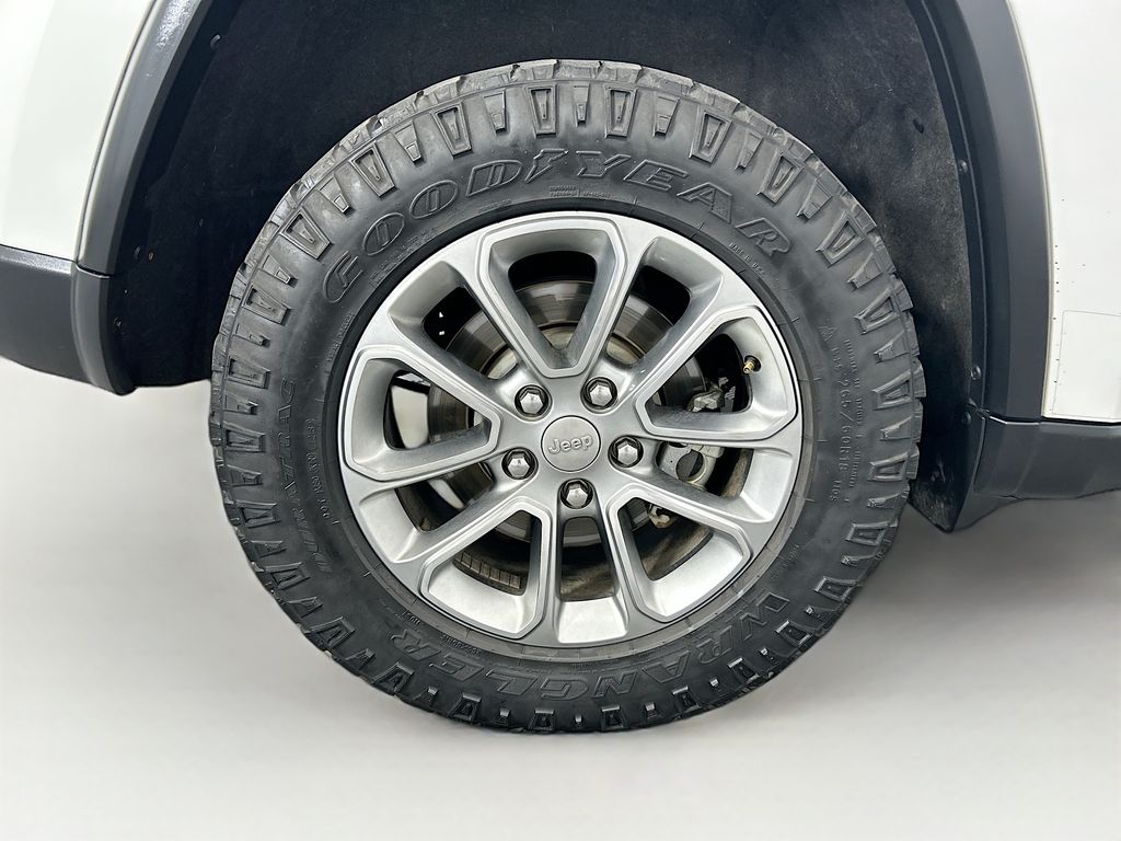 Thumbnail: 2015 Jeep Grand Cherokee - 31