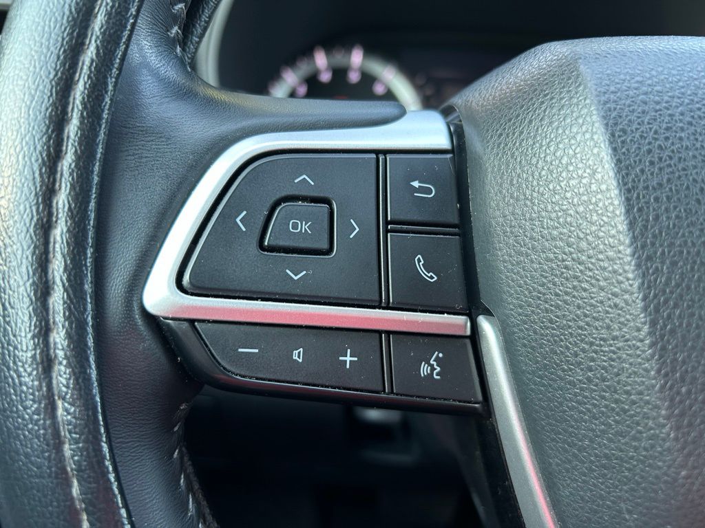 2023 Toyota Highlander LE 20