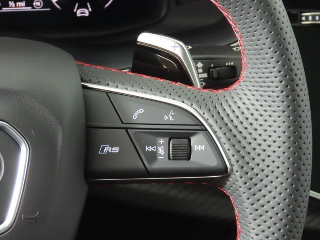 Thumbnail: 2026 Audi RS Q8 - 17