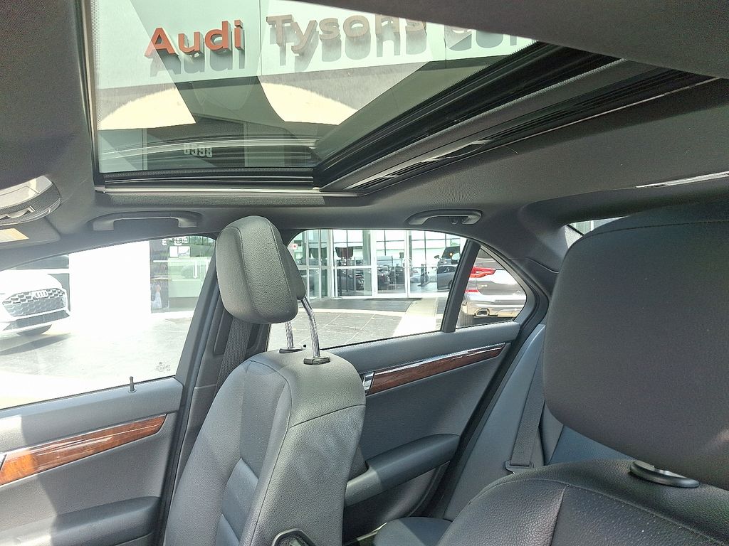Thumbnail: 2009 Mercedes-Benz C-Class - 14