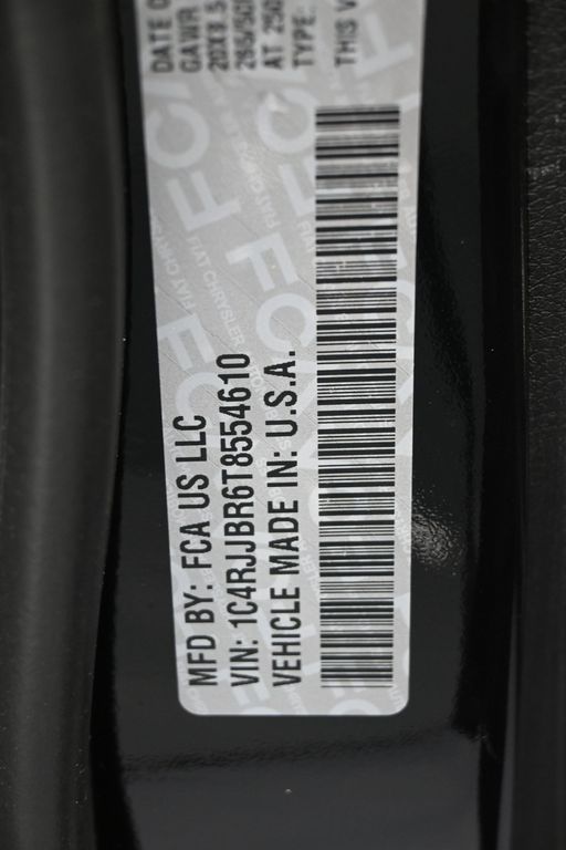 New 2026 Diamond Black Crystal Pearlcoat Jeep Limited image 26