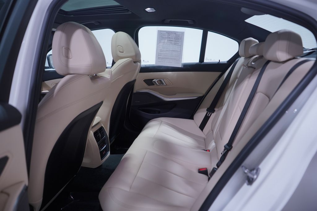 Thumbnail: 2025 BMW 3 Series - 9