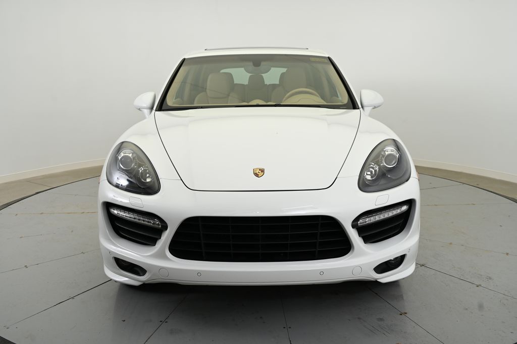 2013 Porsche Cayenne GTS 10