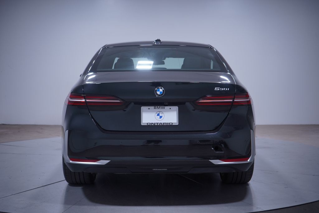 Thumbnail: 2025 BMW 5 Series - 5