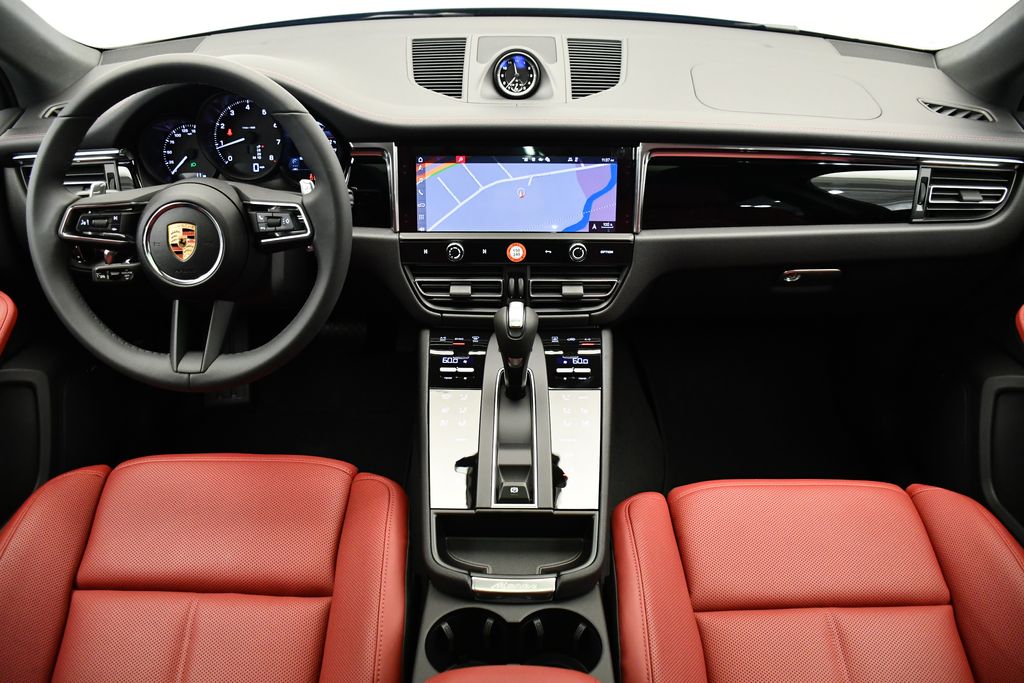 Thumbnail: 2025 Porsche Macan - 22