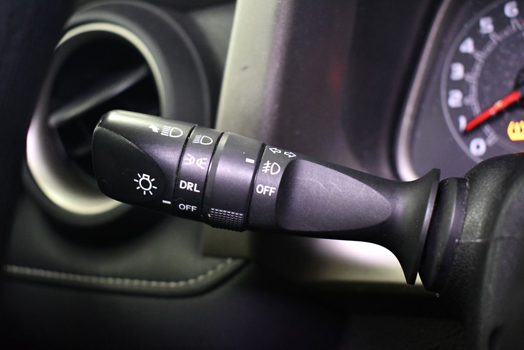 Thumbnail: 2015 Toyota RAV4 - 21