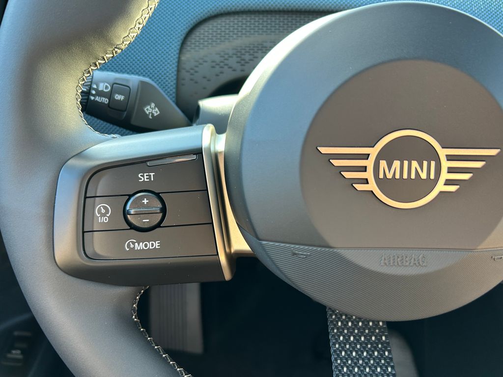 2025 MINI Cooper Countryman Signature 20