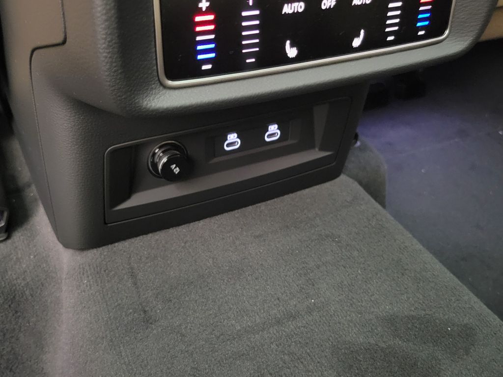 Thumbnail: 2026 Audi Q7 - 24