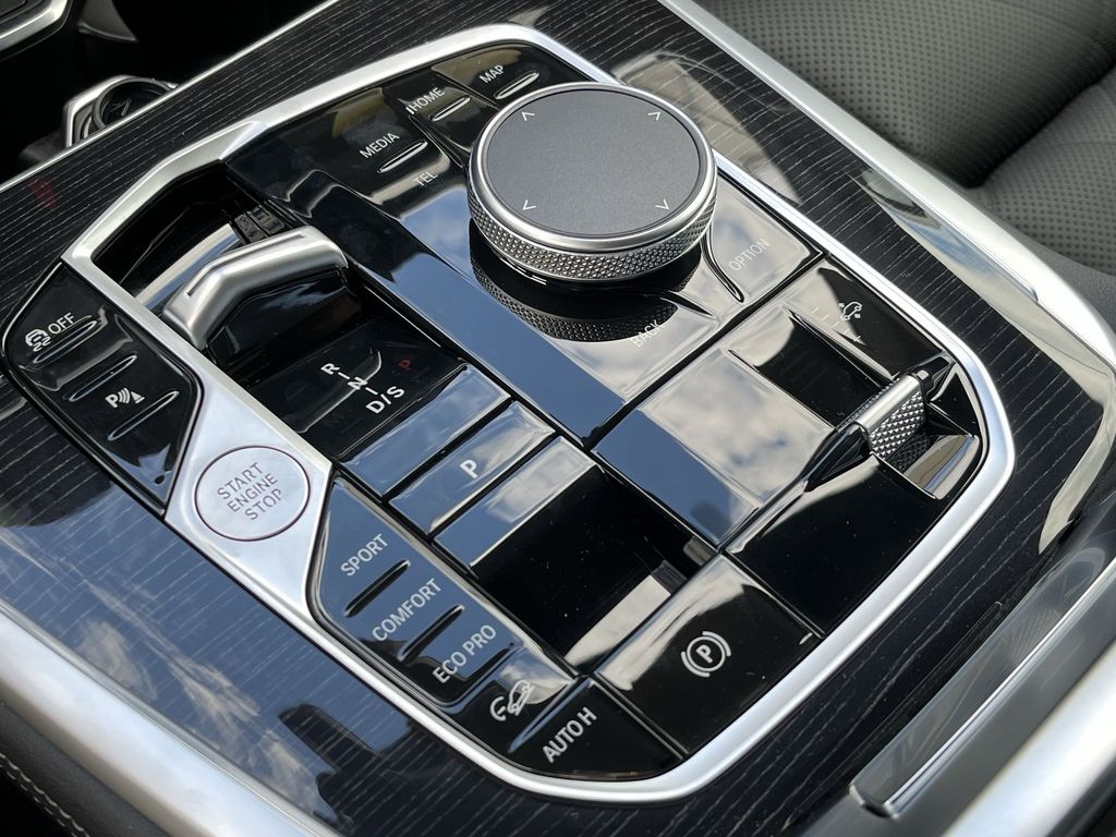 Thumbnail: 2026 BMW X7 - 20