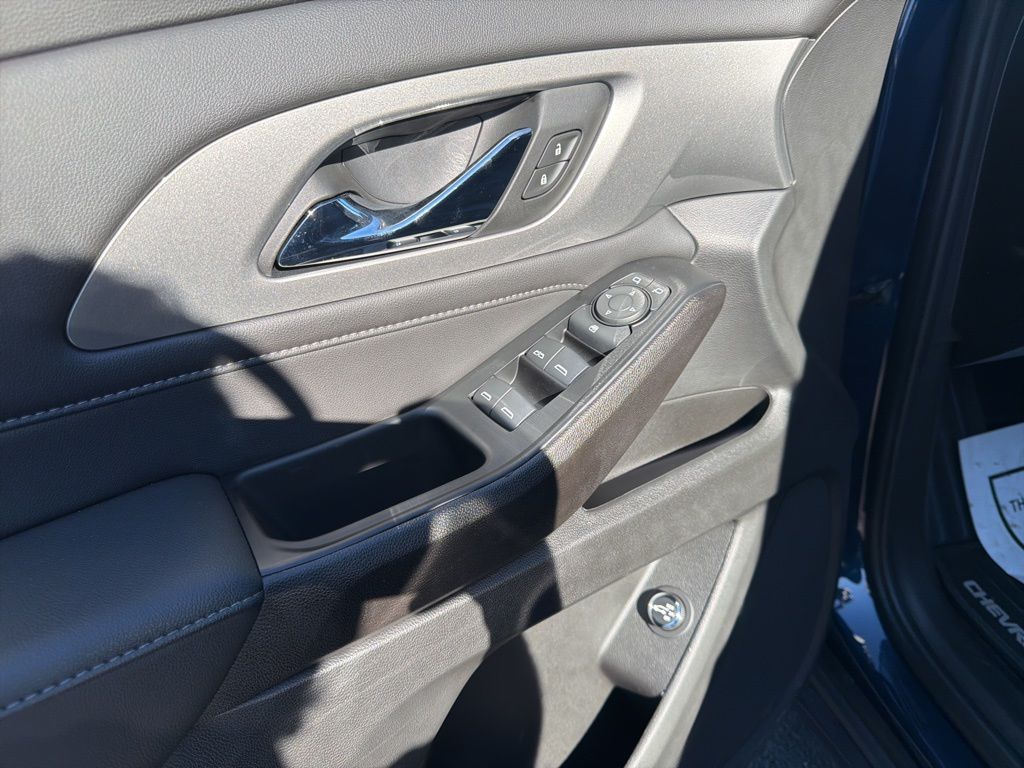 Thumbnail: 2023 Chevrolet Traverse - 28