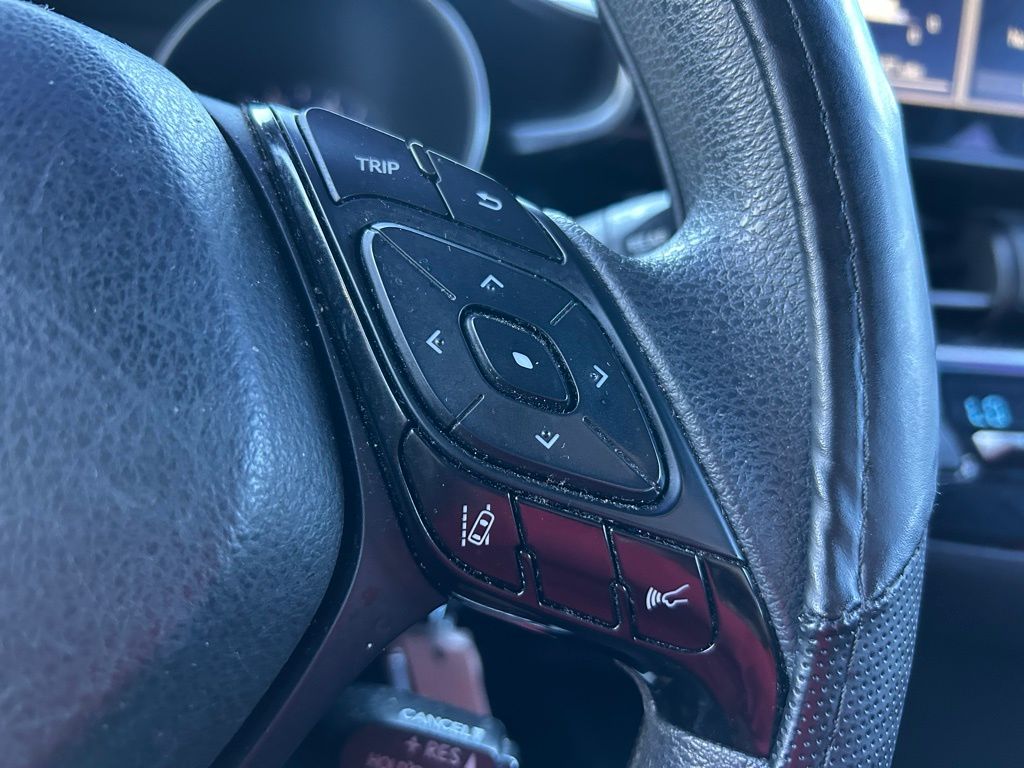 Thumbnail: 2019 Toyota C-HR - 19