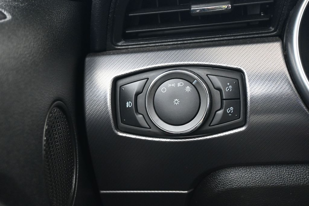 Used 2020 Magnetic Ford GT Premium image 17