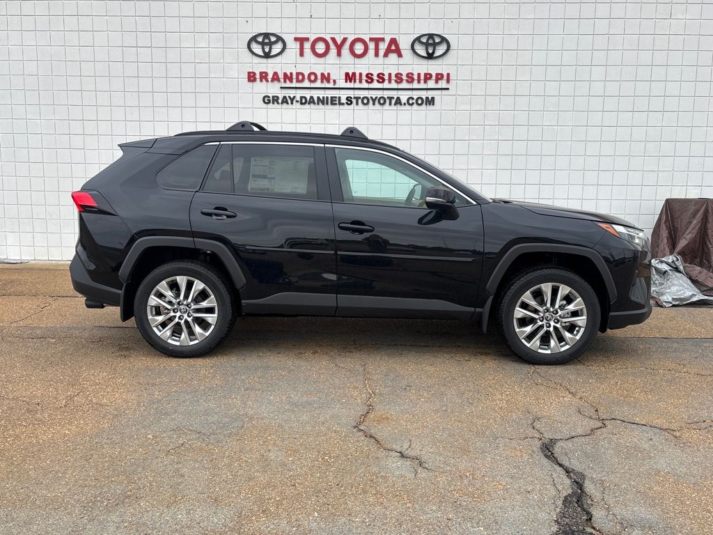 2025 Toyota RAV4 XLE Premium's photo