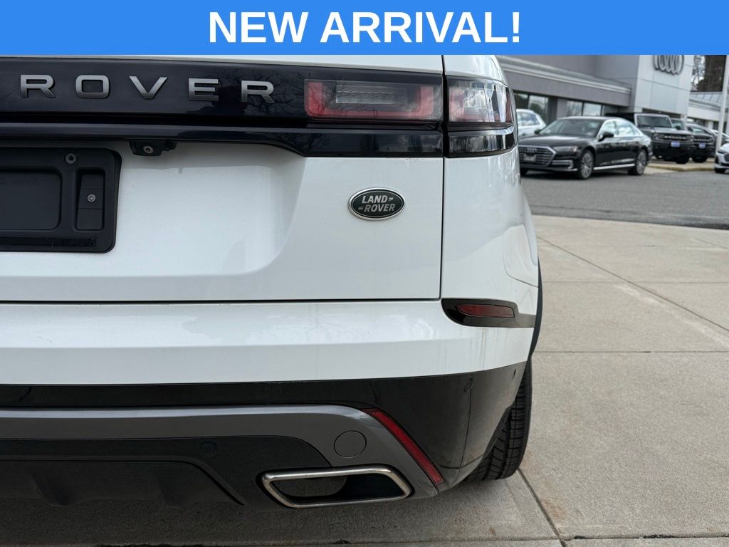 Used 2019 White Land Rover SE R-Dynamic image 14