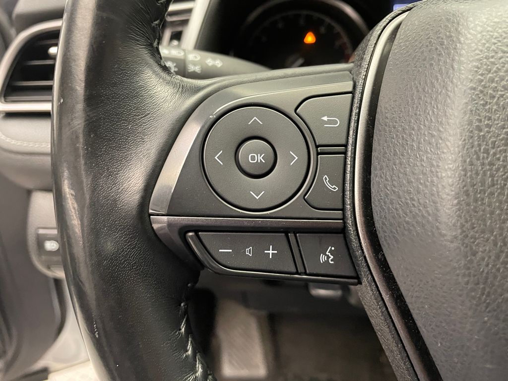 2022 Toyota Camry SE 22