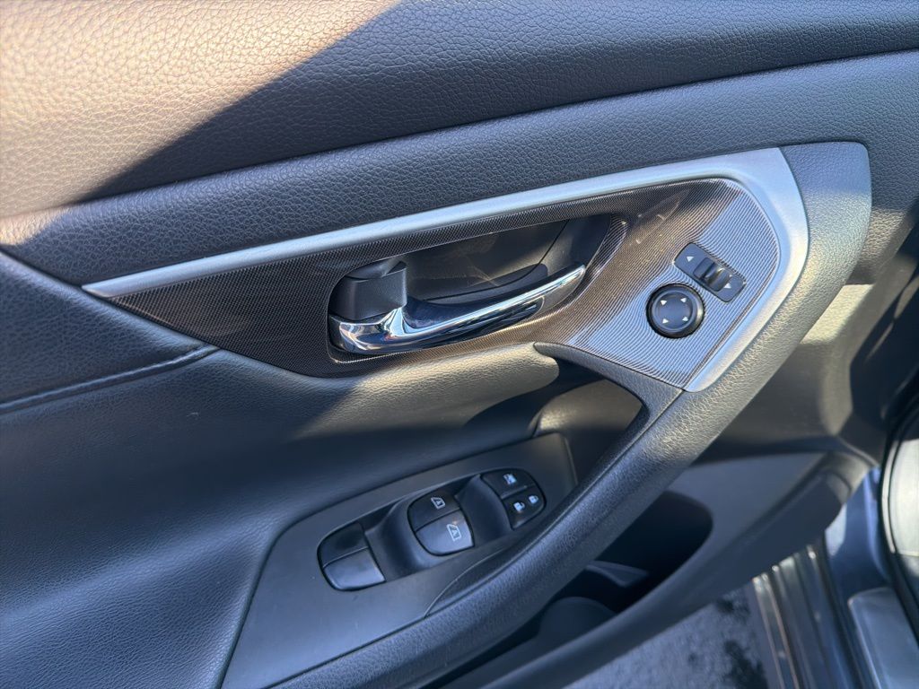 Thumbnail: 2013 Nissan Altima - 27