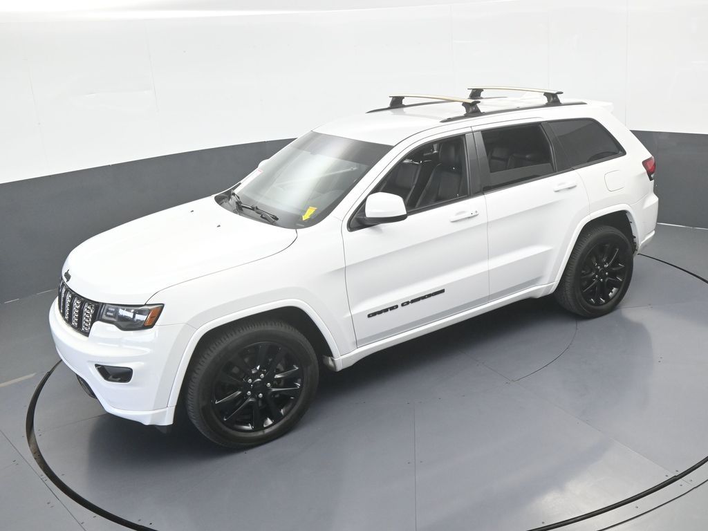 Used 2018 Bright White Clearcoat Jeep Altitude image 42