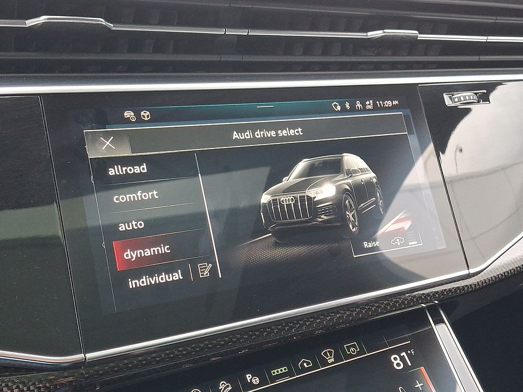 Thumbnail: 2023 Audi SQ7 - 25