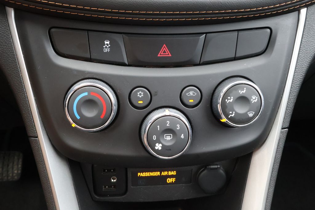 Thumbnail: 2022 Chevrolet Trax - 25
