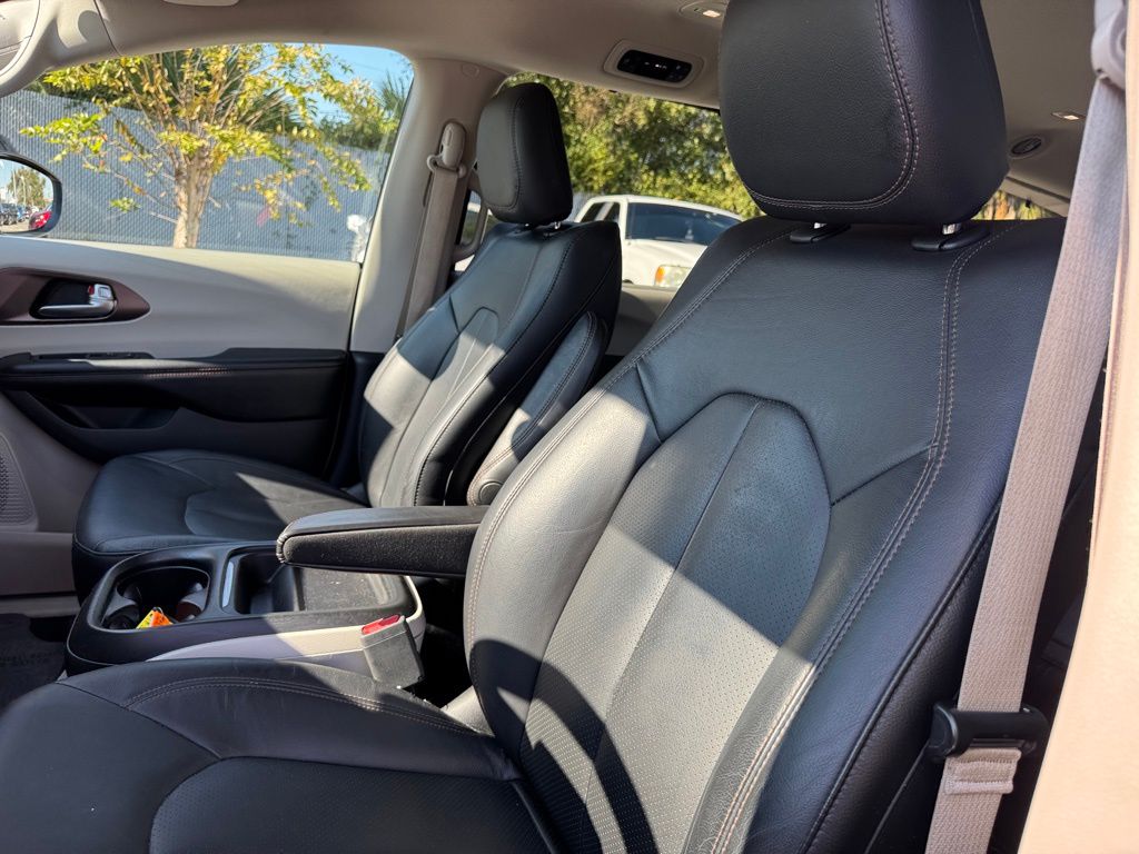 2019 Chrysler Pacifica Touring L 35