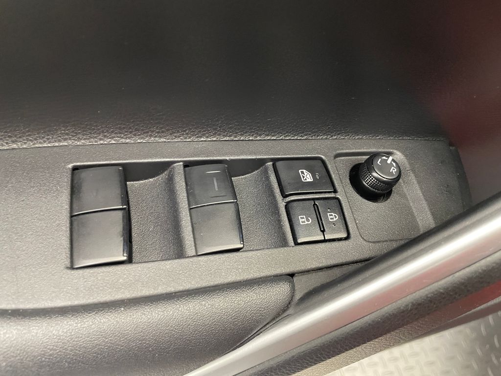 2023 Toyota Corolla Cross XLE 10