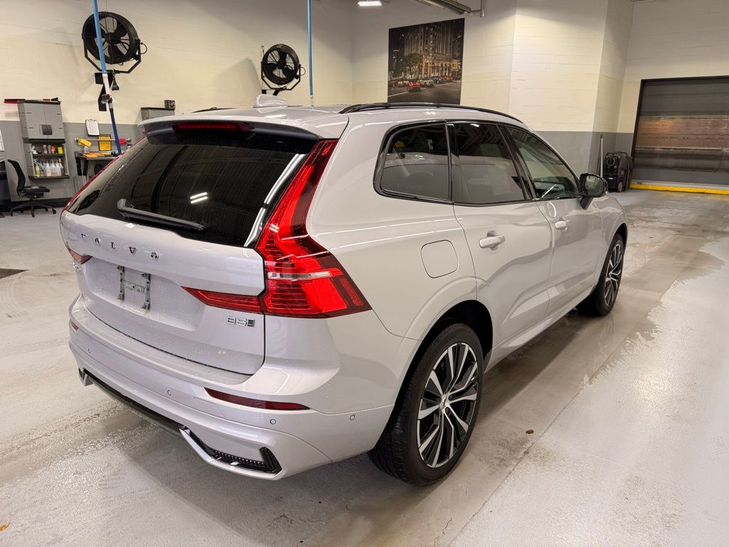 Thumbnail: 2023 Volvo XC60 - 6