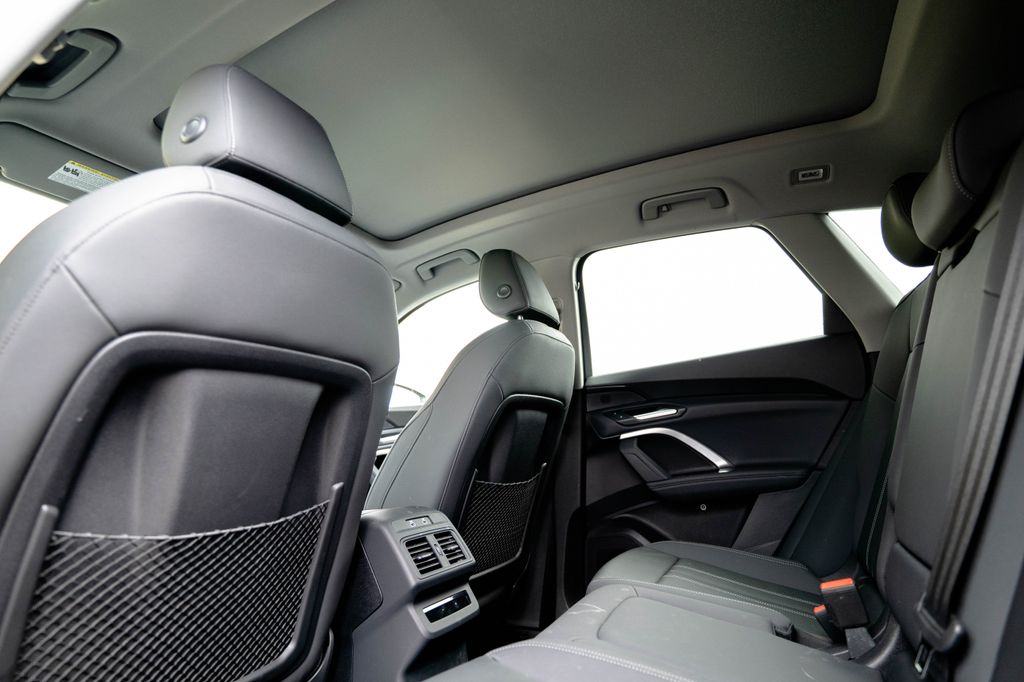 2025 Audi Q5 Premium - Photo 31