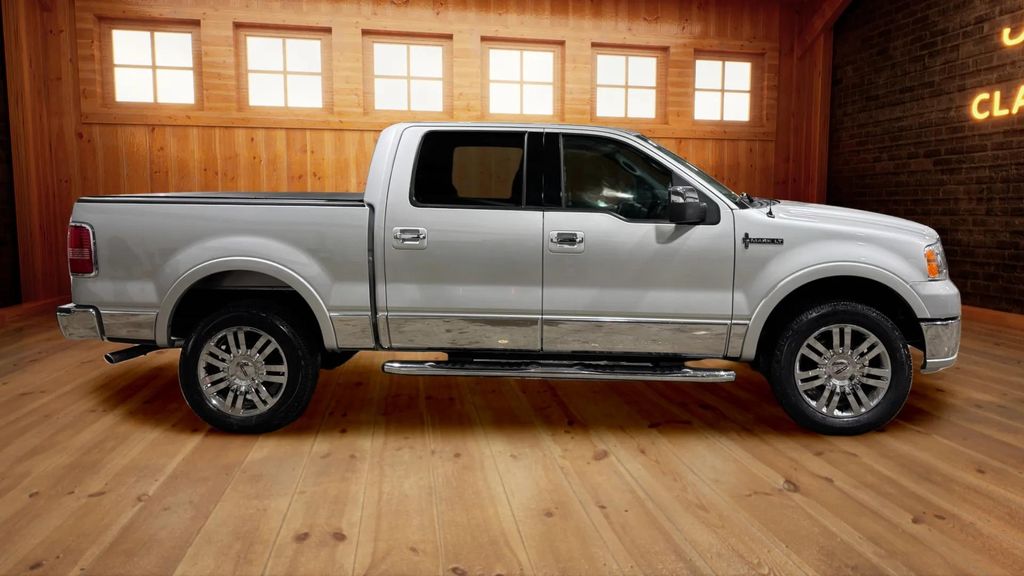 Used 2007 Silver Clearcoat Metallic Lincoln  image 2