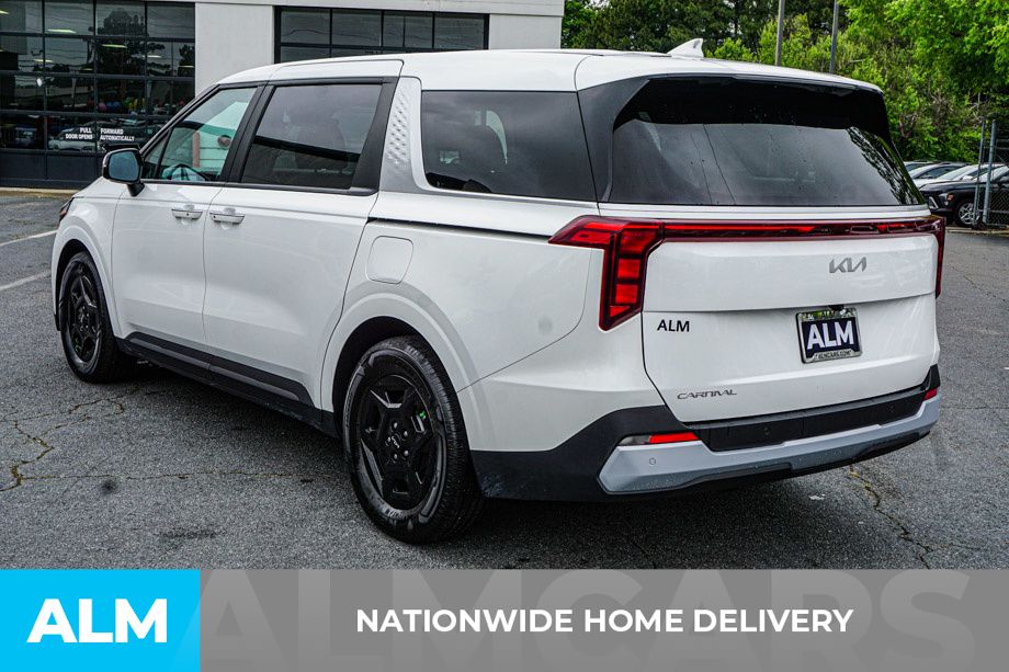 Used 2025 White Kia LXS image 4