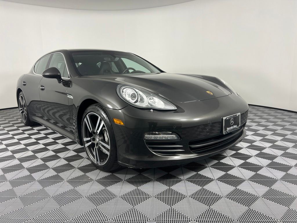 2010 Porsche Panamera 4S's photo
