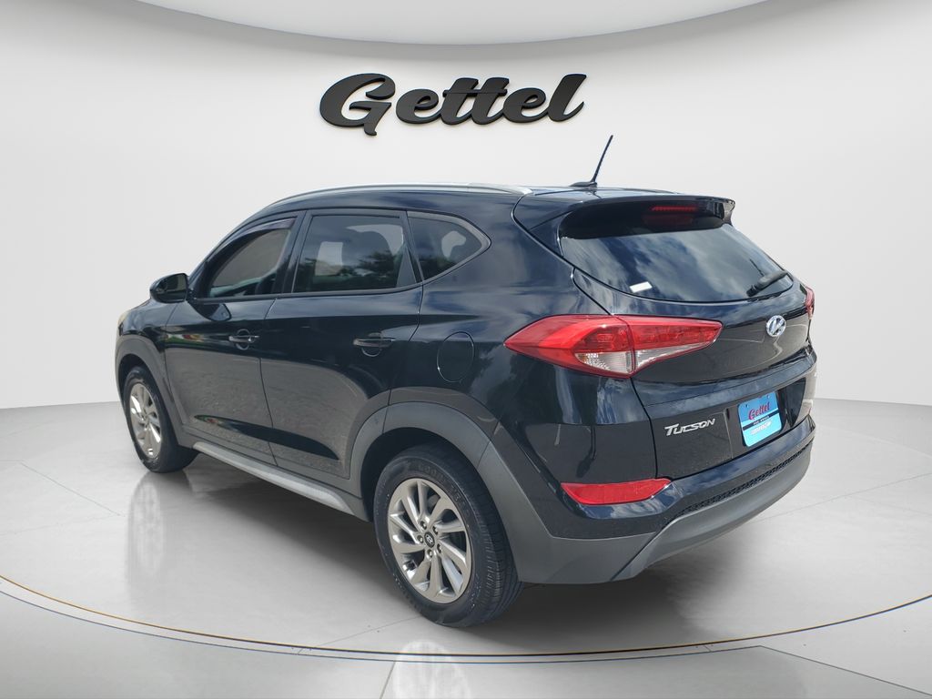 Used 2017 Black Hyundai SE image 7