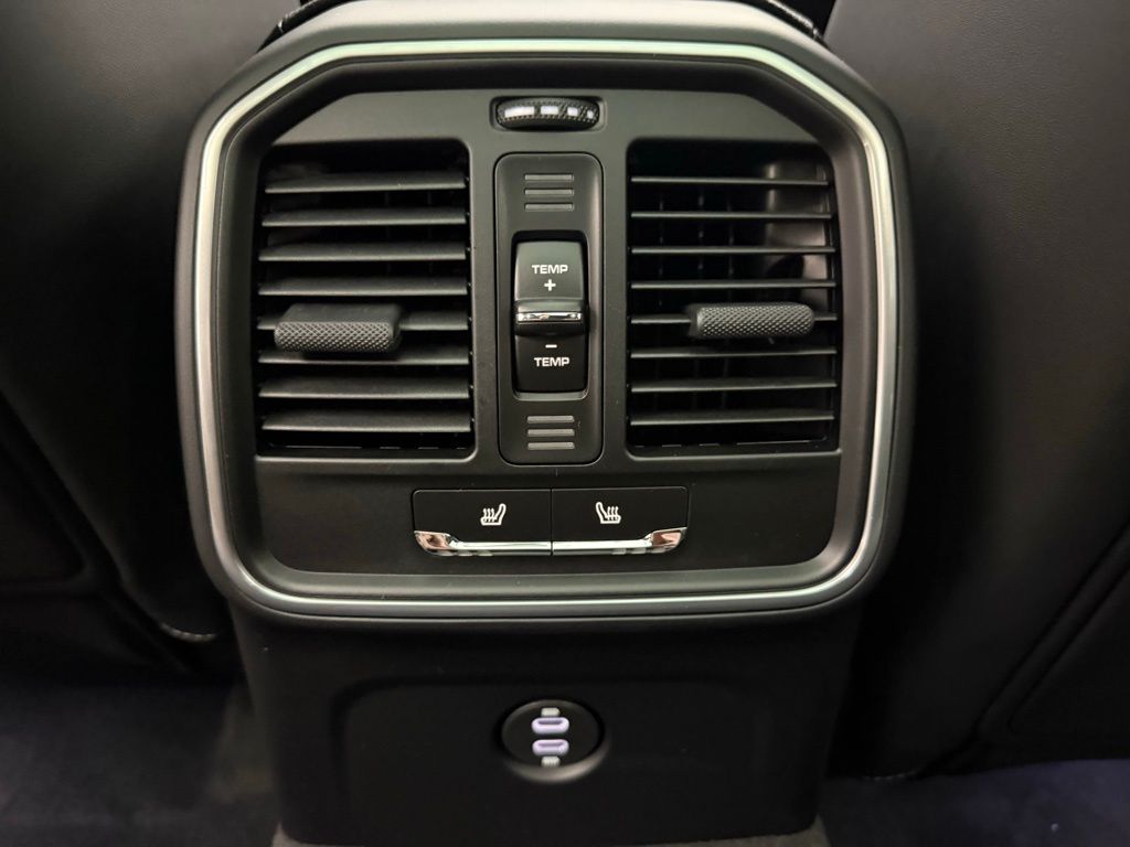 Thumbnail: 2026 Porsche Panamera - 23