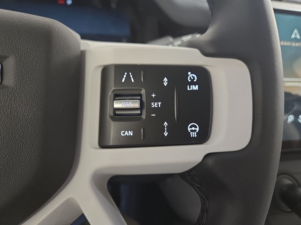 New 2026 White Land Rover X-Dynamic SE image 21