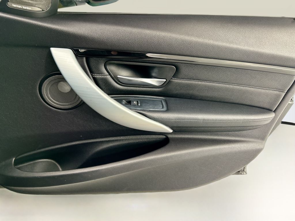 Thumbnail: 2017 BMW 3 Series - 24