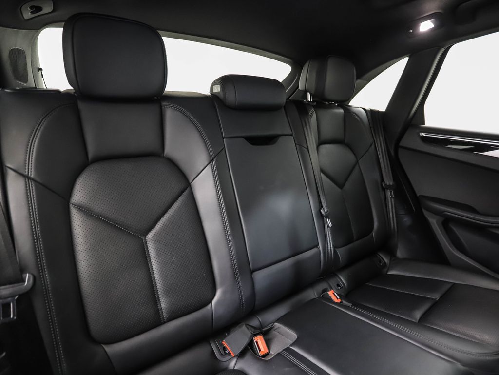 Thumbnail: 2020 Porsche Macan - 26