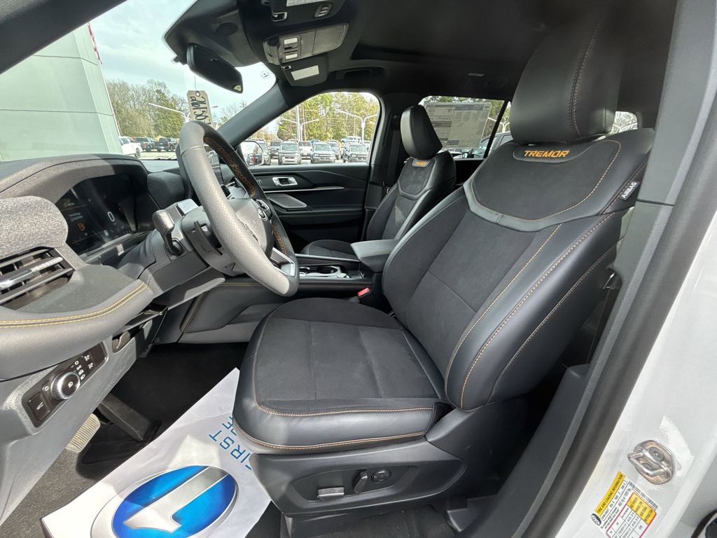 New 2026 Star White Metallic Tri-Coat Ford Tremor® image 13